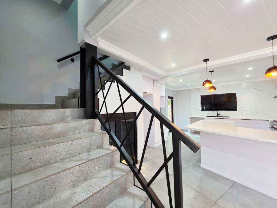 5 Bedroom Property for Sale in Langenhovenpark Free State